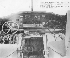 Le poste de pilotage du Cat', à gauche la place de commandant de bord. 