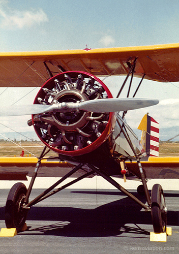 Le bloc radial du PT-3 est un Wright Whirlwind J-5 d'une puissance de 220 à 240 chevaux. On remarque également la dérive, au design très "Boeing".